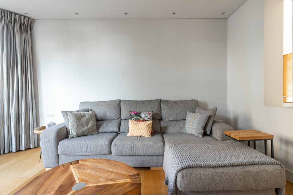 Property photo 3 of 14 Picture 3