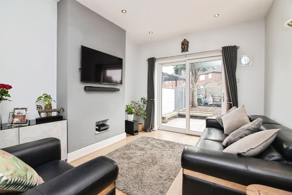 Property photo 2 of 20