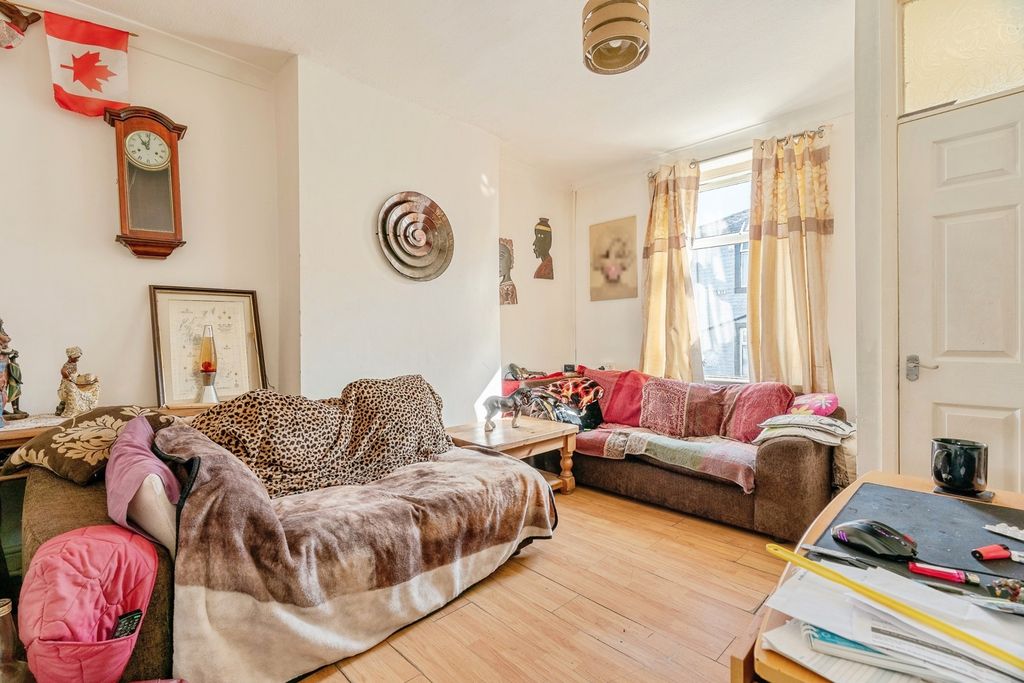 Property photo 3 of 9 Pbox-Img.Jpg