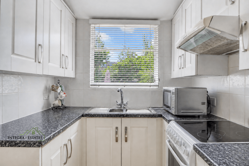 Property photo 3 of 18 Braidwood Road Catford Se6 Kitchen