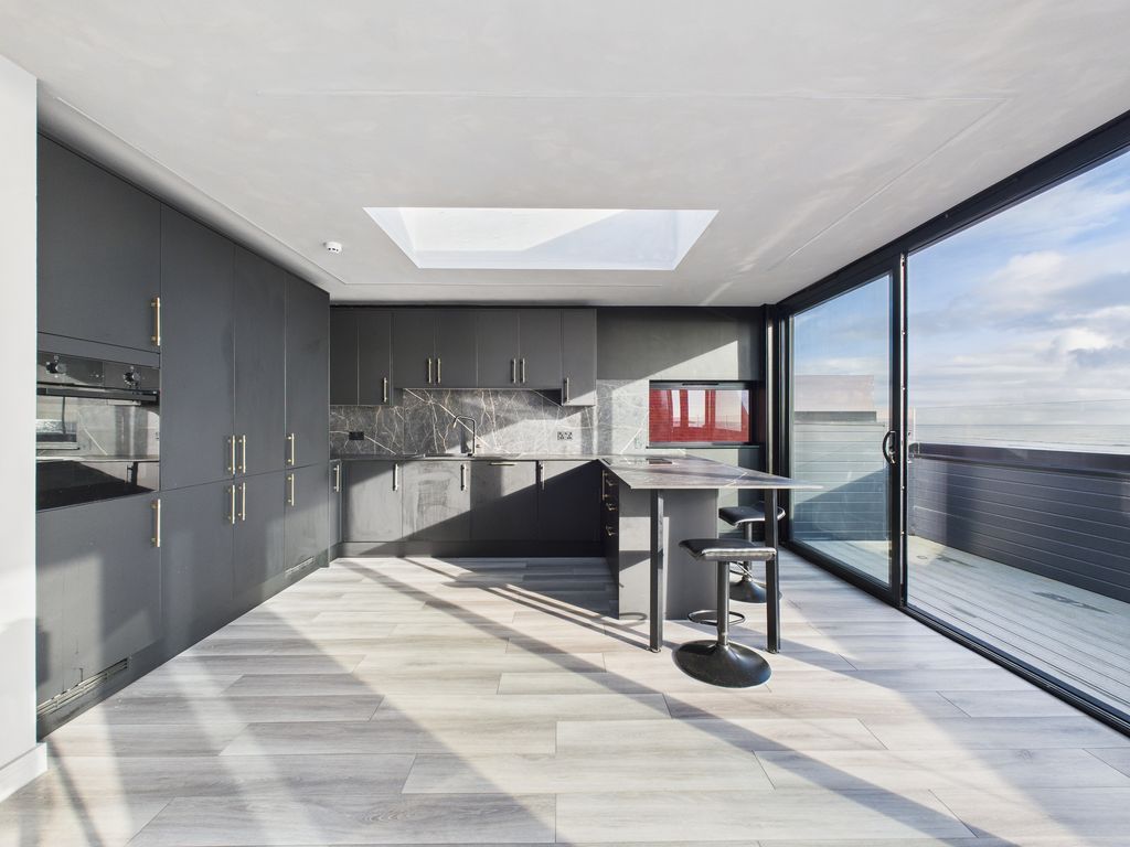 Property photo 1 of 15 Cam03519G0-Pr0445-Still003