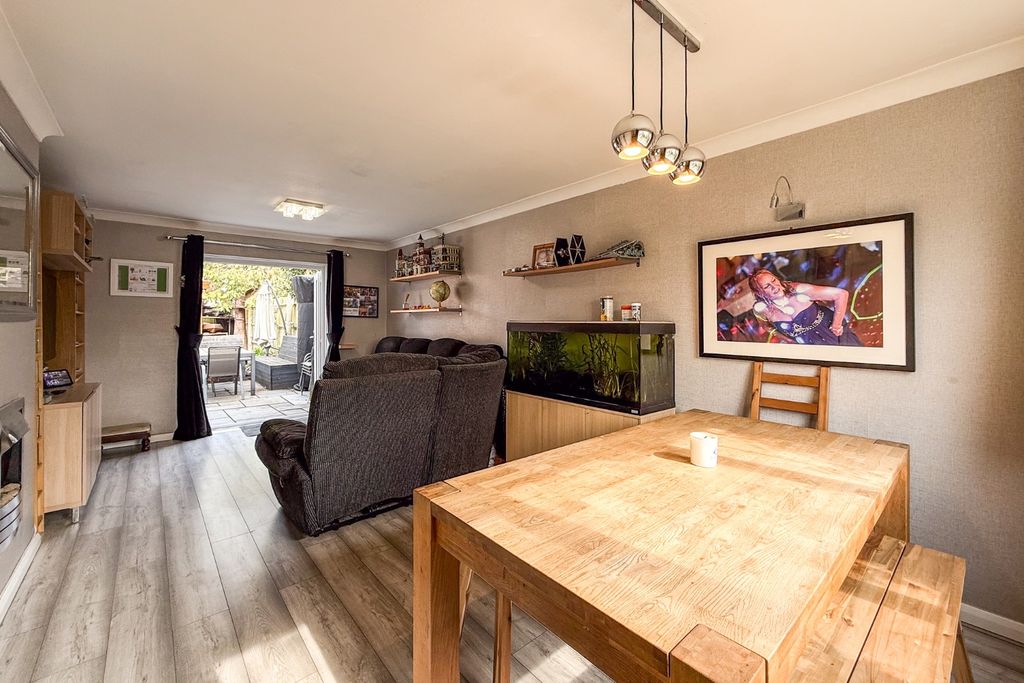 Property photo 2 of 15 4923924