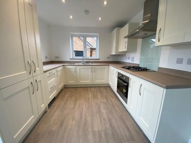 Property photo 2 of 19 Kitchen