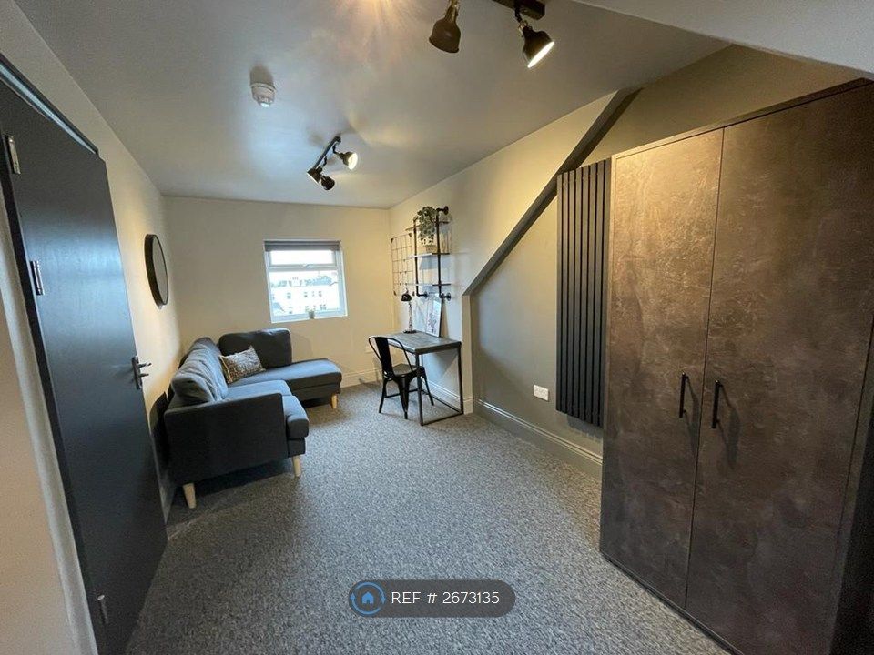 Property photo 2 of 9 Bed 5