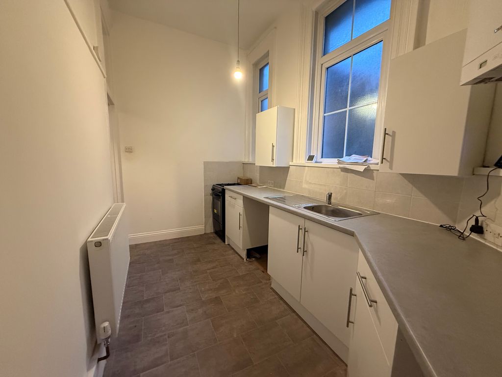 Property photo 3 of 7 Kitchen