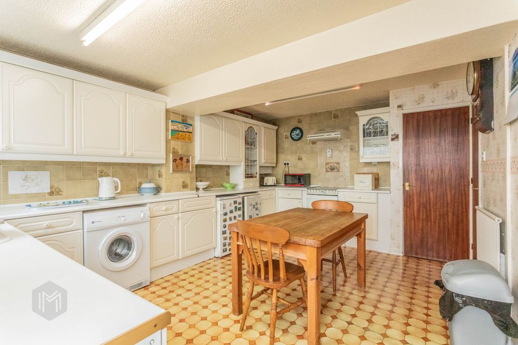 Property photo 2 of 40