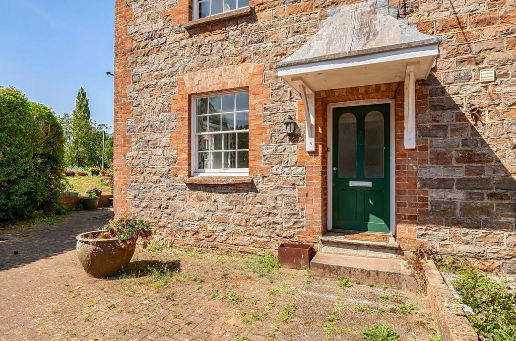 Property photo 1 of 18 Front (Exterior)
