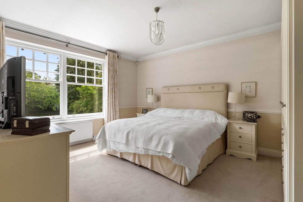 Additional image 47 of 6 bed detached house for saleGreenway, Hutton Mount, Brentwood CM13