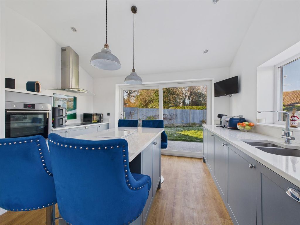 Property photo 3 of 27 Cam03972G0-Pr0218-Still006.Jpg