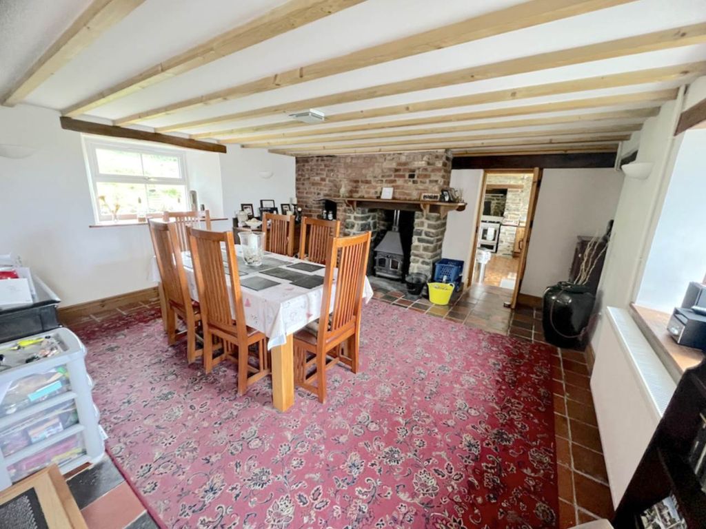 Property photo 3 of 20 Diningroom