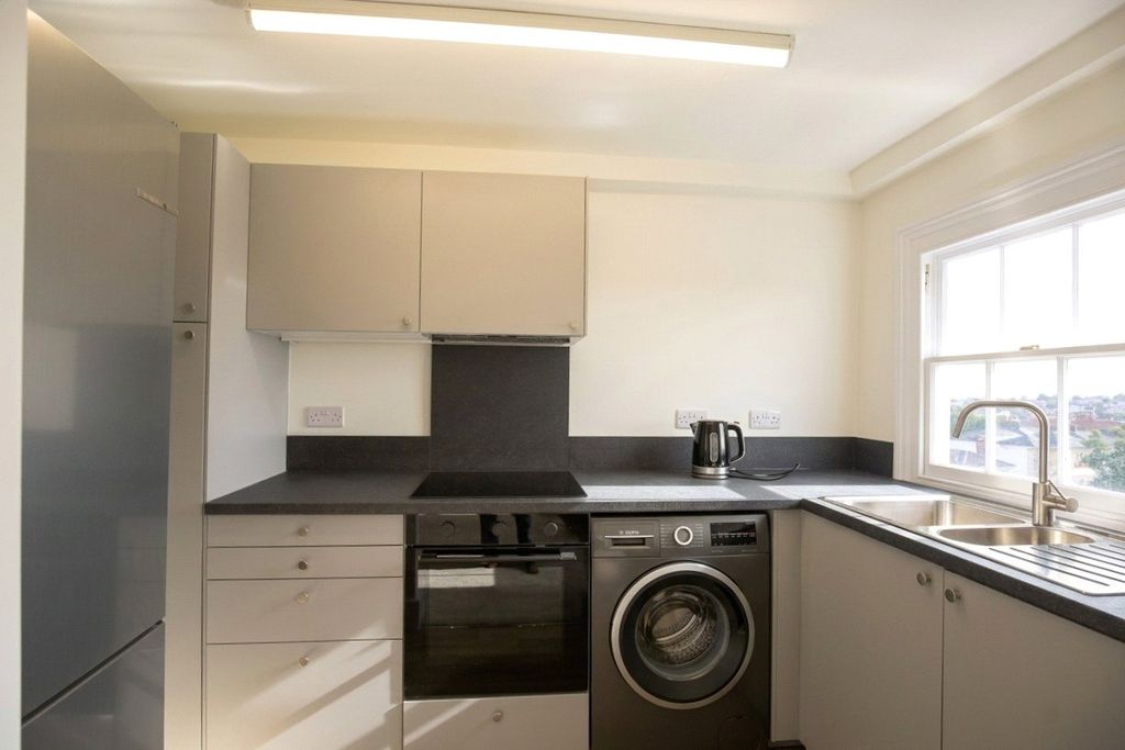 Property photo 2 of 14 Picture No. 05