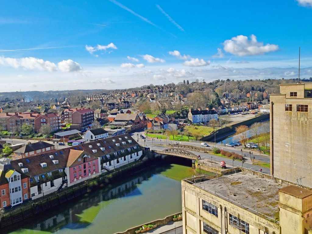 Property photo 2 of 12