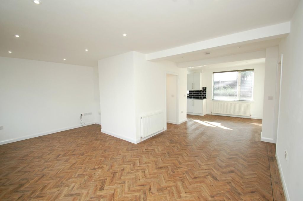 Property photo 3 of 10 Lounge/Diner