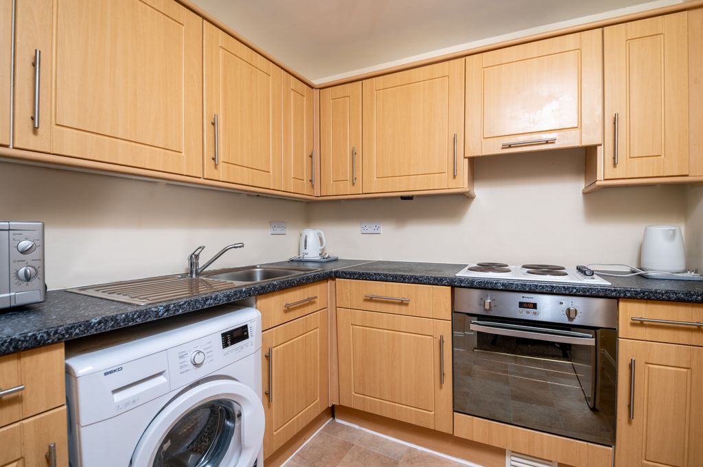 Additional image 6 of 3 bed flat to rent62F Port St, Stirling FK8