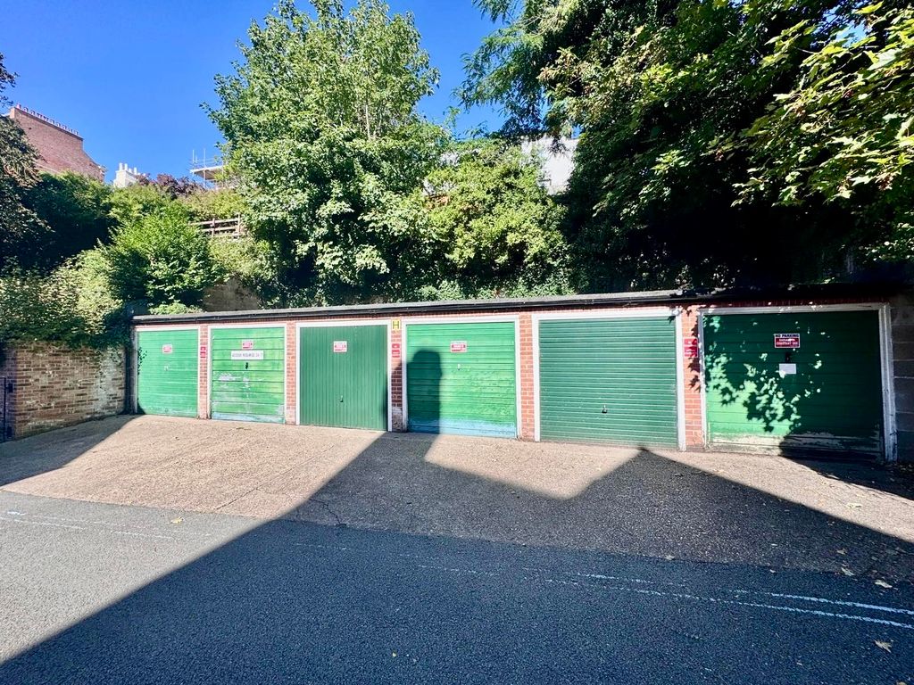 Property photo 1 of 2