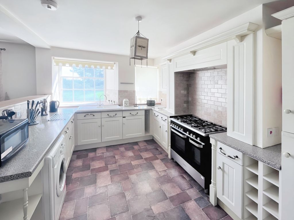 Property photo 2 of 8 0Daff895-Kitchen 20Picture