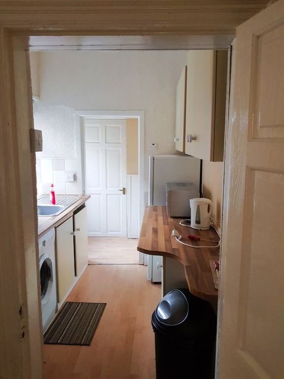 Property photo 3 of 9 Kitchen 2