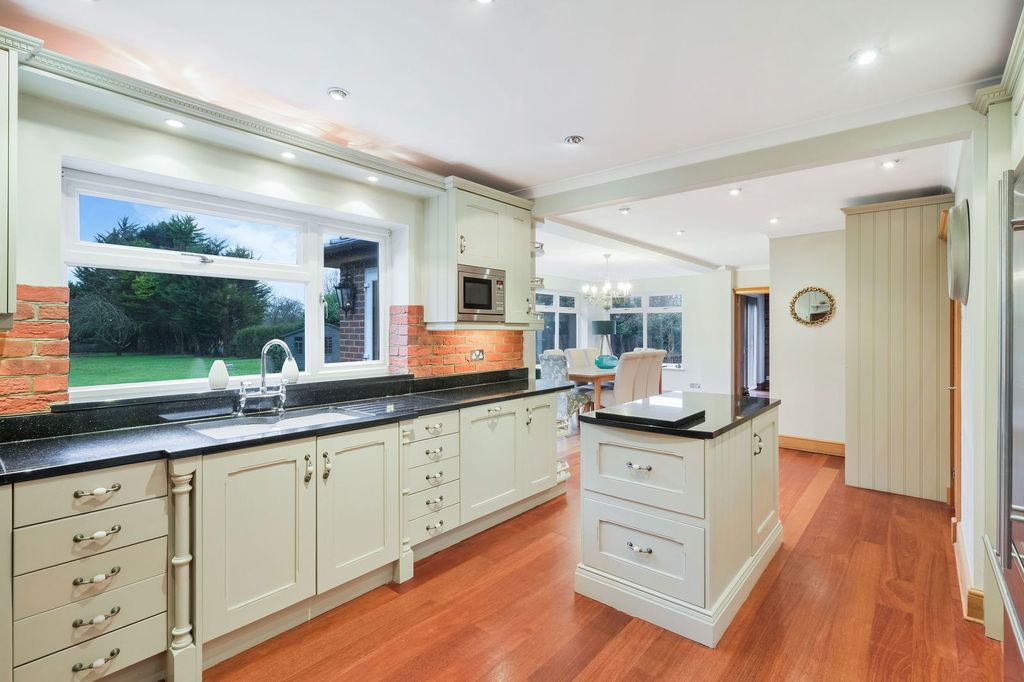 Property photo 2 of 30