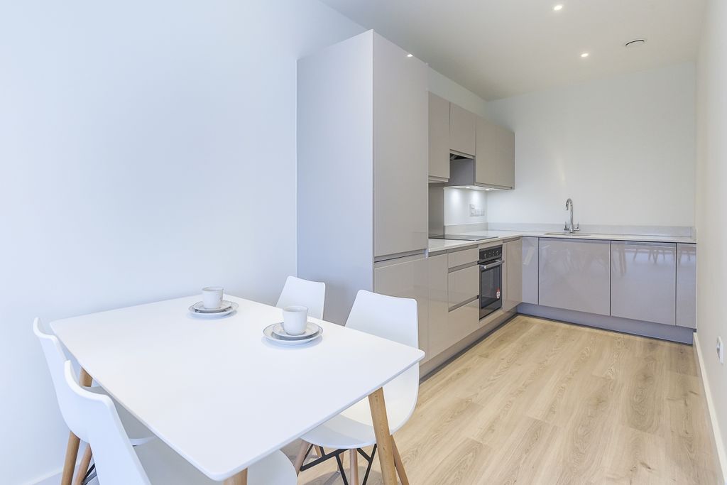 Property photo 2 of 11 Kitchen