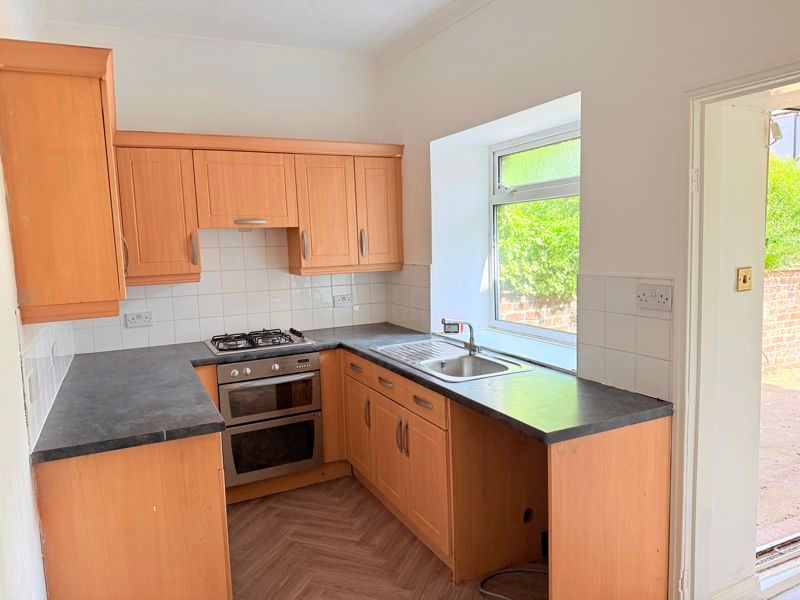 Property photo 3 of 8 Kitchen