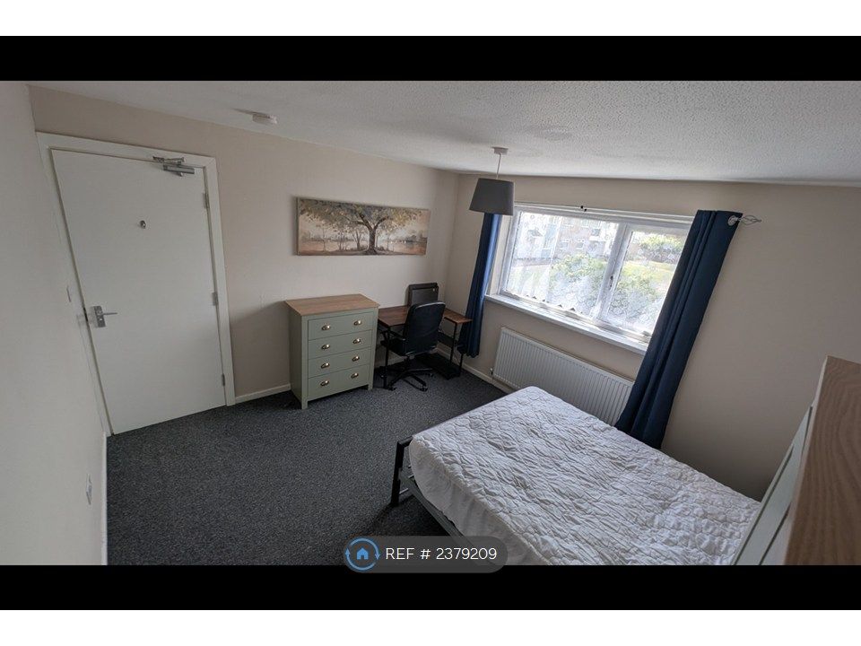 Property photo 3 of 18 Double Bedroom