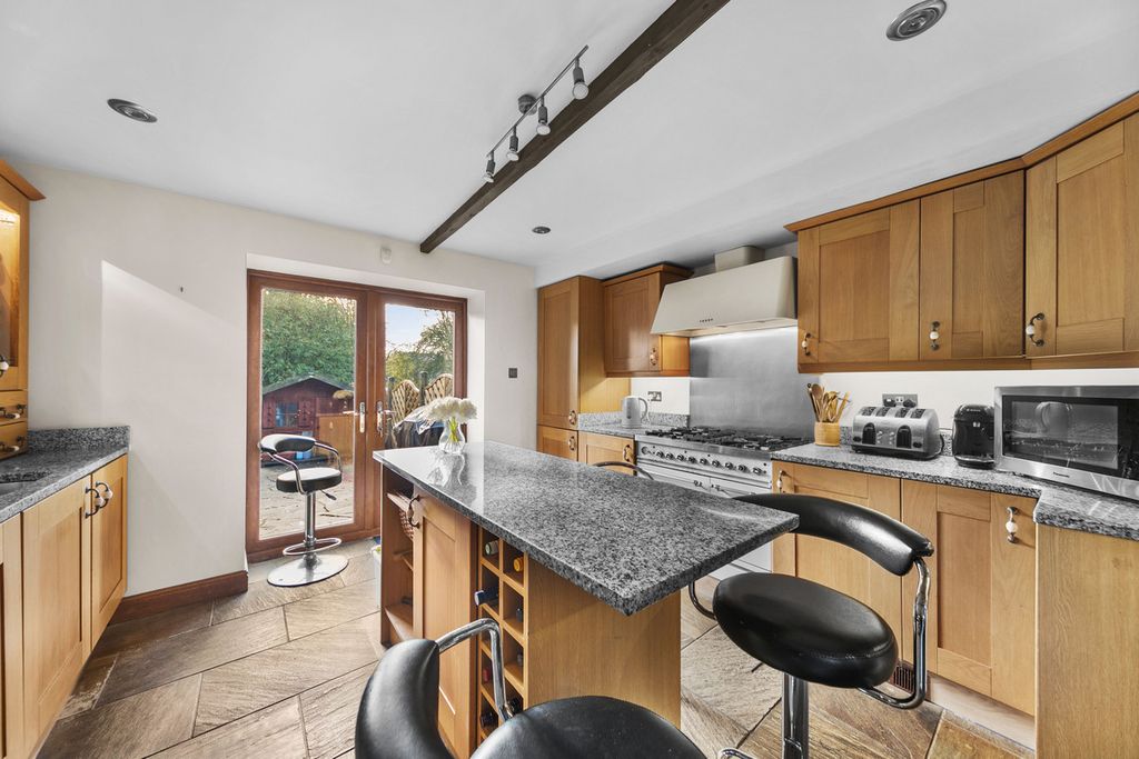 Property photo 2 of 29