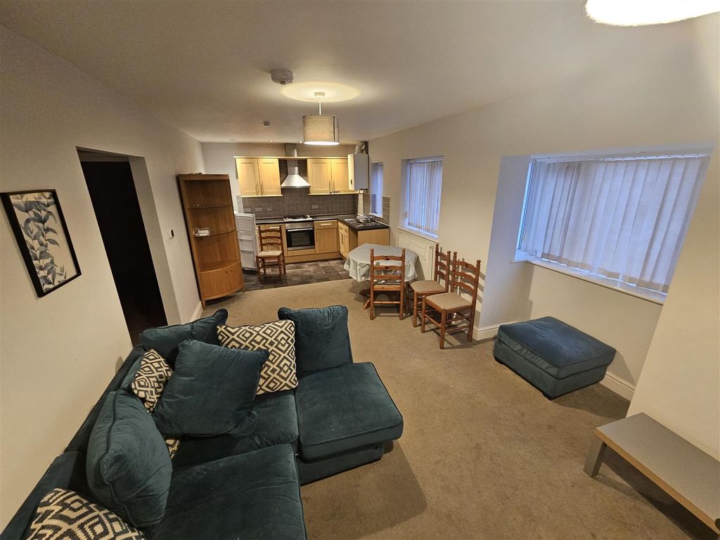 Property photo 2 of 8 Kitchen Dining Room