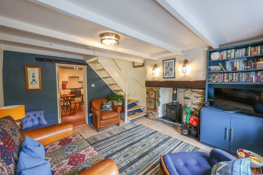 Property photo 3 of 18