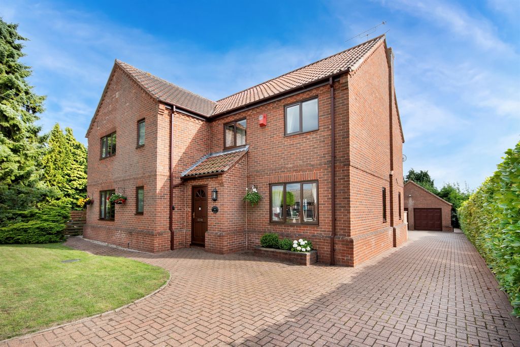 Property photo 1 of 28