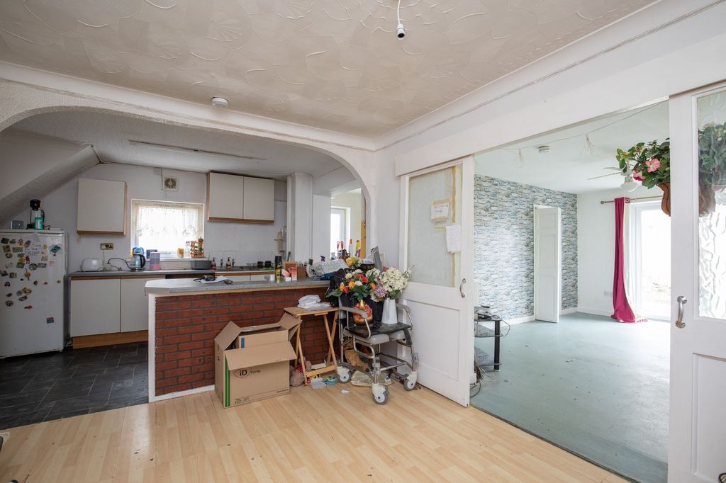 Property photo 3 of 31