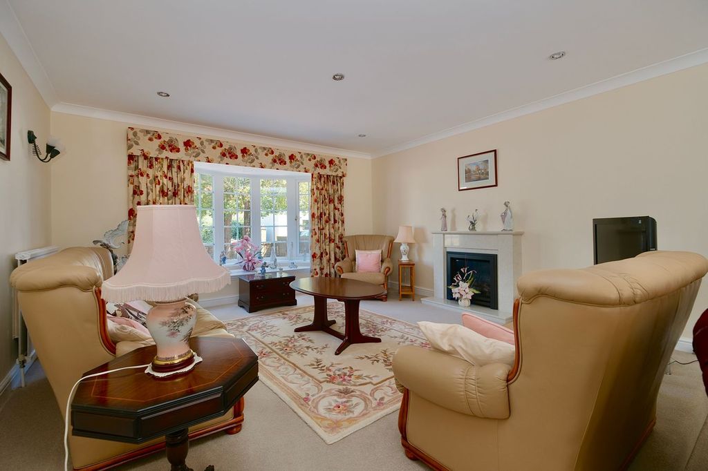 Property photo 2 of 30