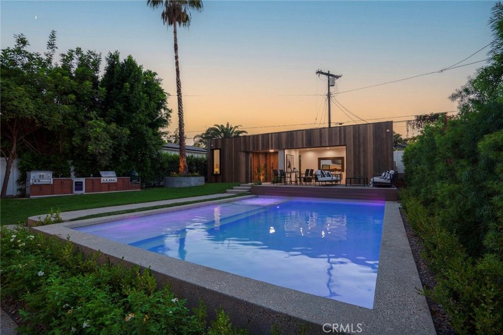 Property photo 3 of 52