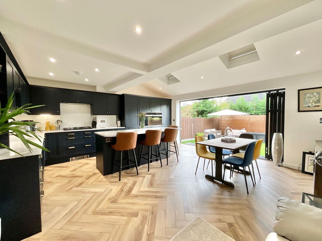 Property photo 2 of 34