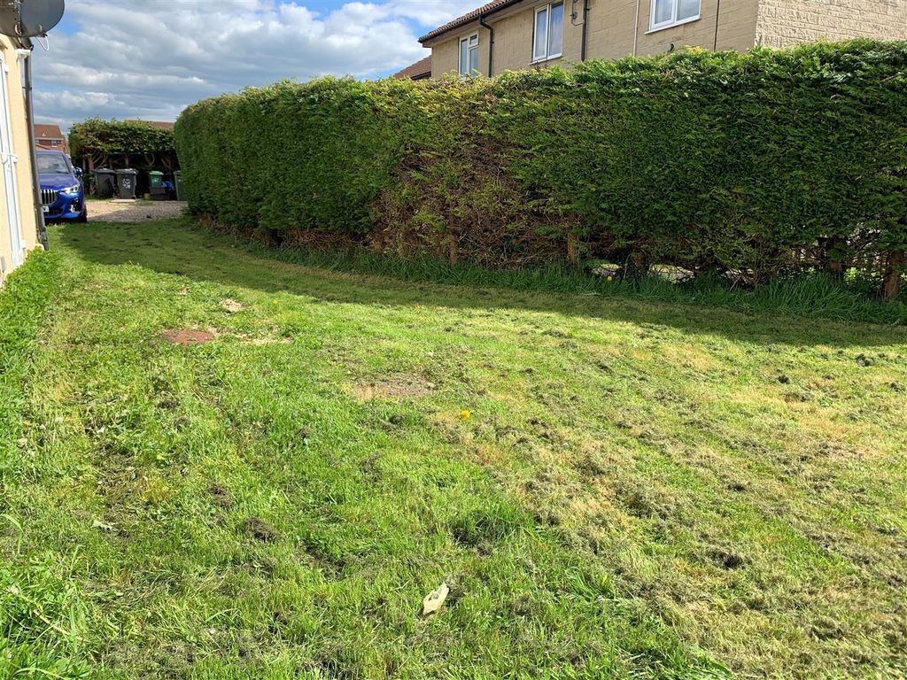 Property photo 3 of 25 Garden.Jpg