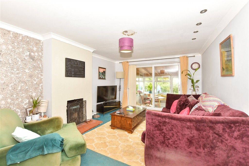 Property photo 3 of 15 Lounge