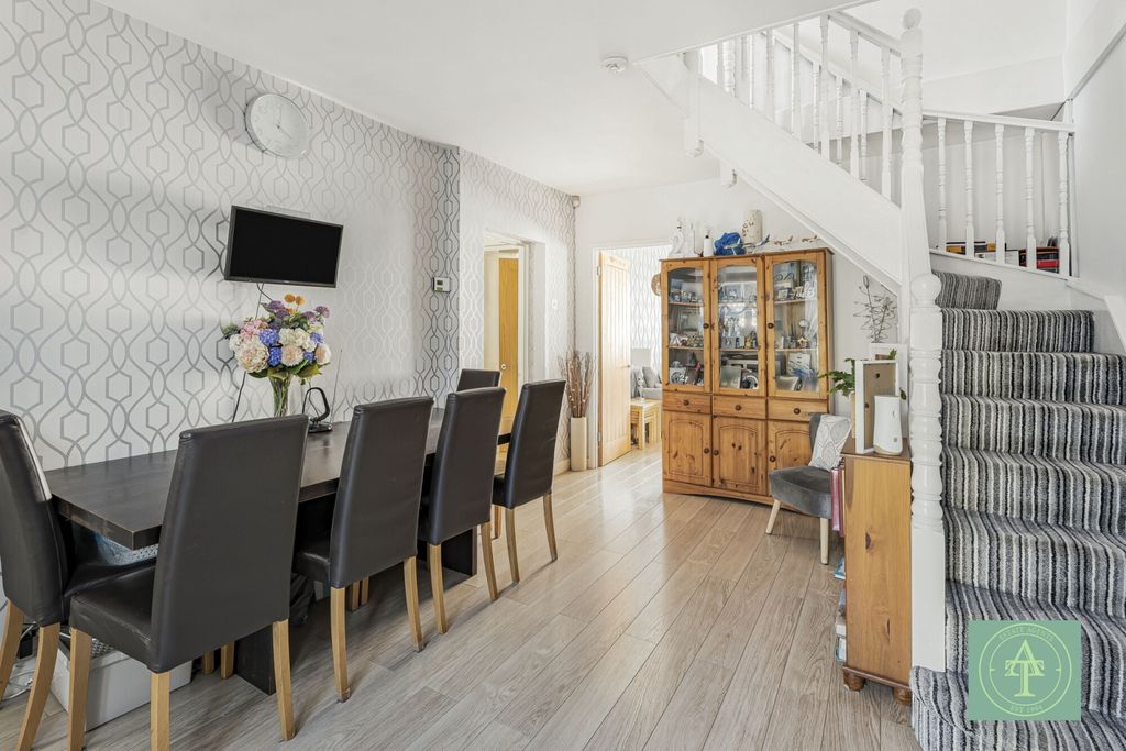 Property photo 2 of 14 4