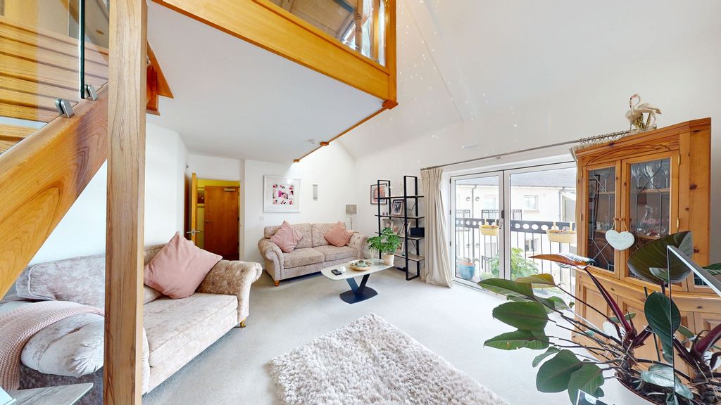 Property photo 2 of 22