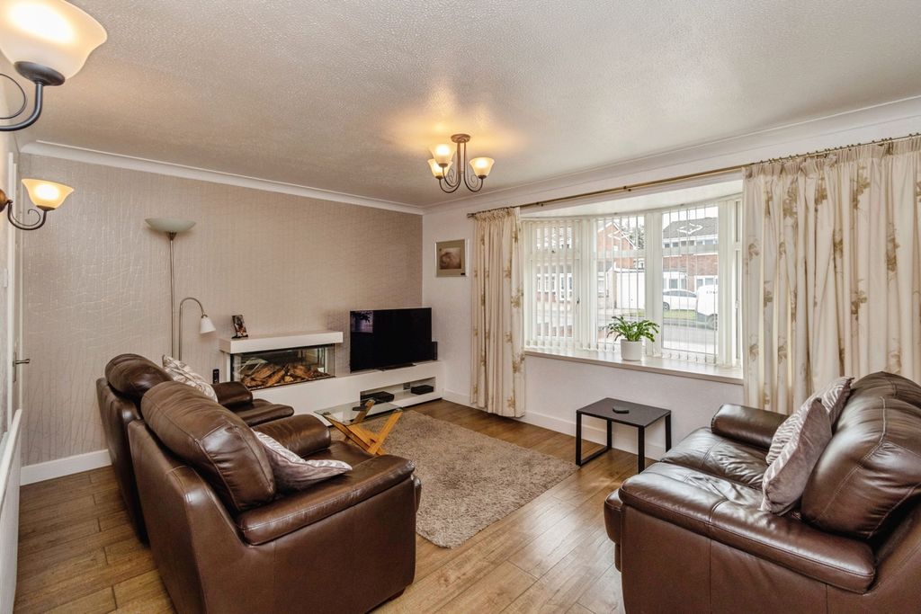 Property photo 3 of 20 Pbox-Img.Jpg