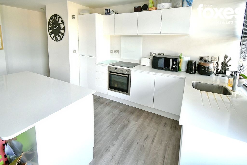 Property photo 3 of 14 4680463