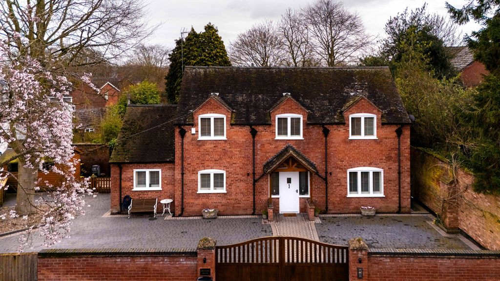 Property photo 1 of 32