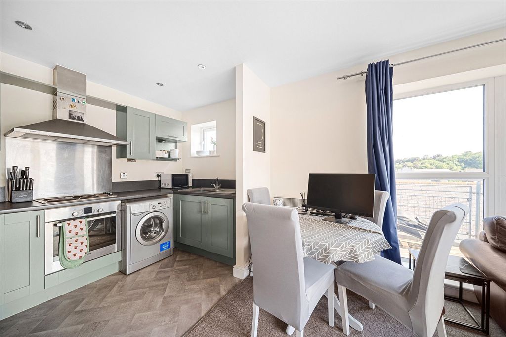 Property photo 3 of 15 Kitchen Area