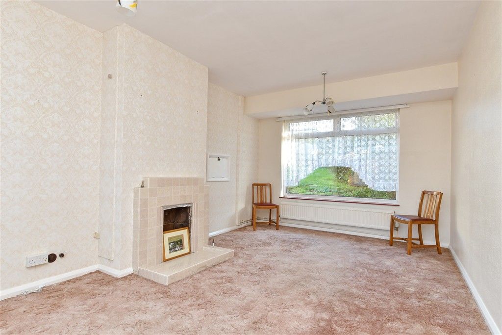 Property photo 3 of 12 Lounge