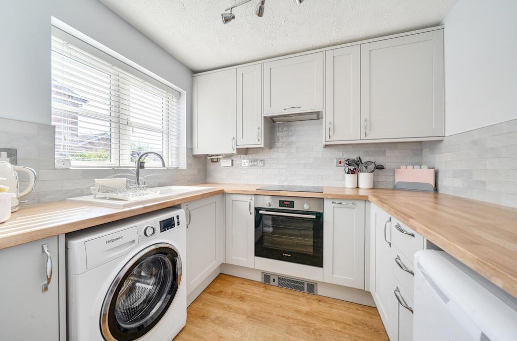 Property photo 2 of 15 Violet Close 3 (13).Jpg