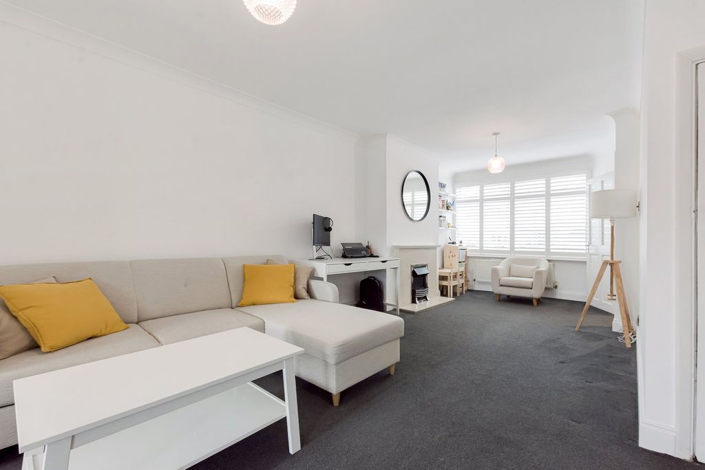 Property photo 2 of 17