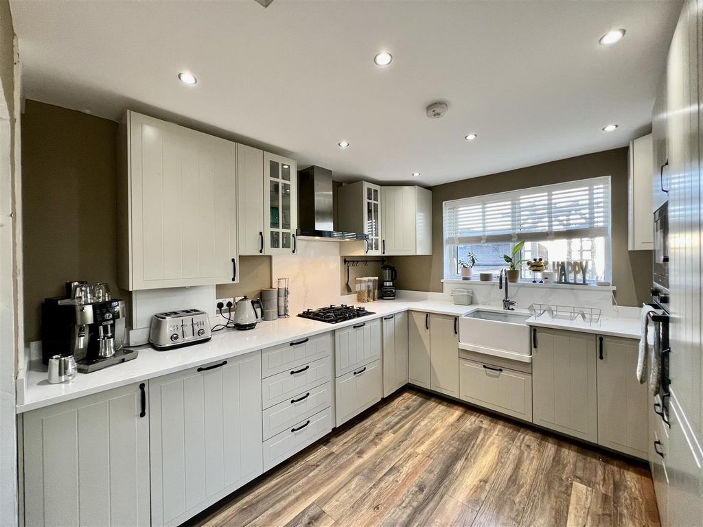 Property photo 3 of 20 Kitchen