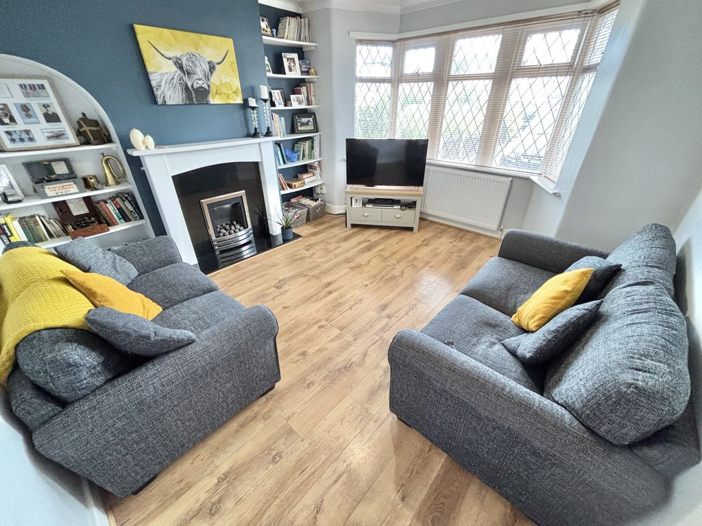 Property photo 2 of 34