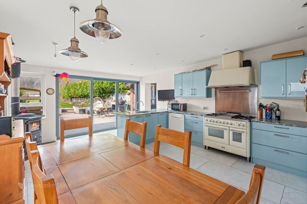 Property photo 3 of 19