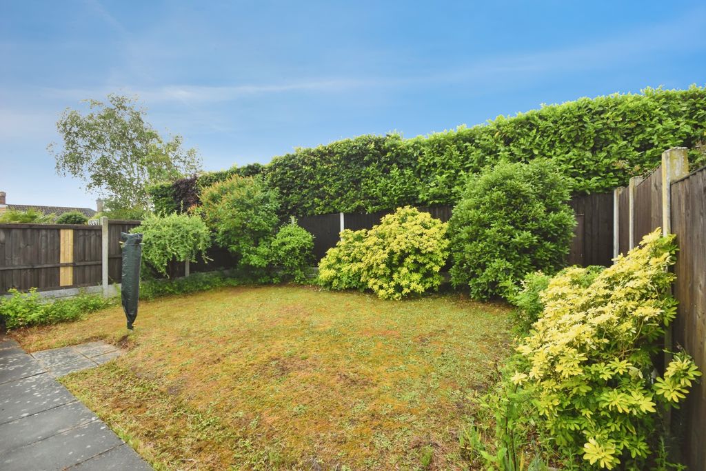 Property photo 3 of 16 Garden