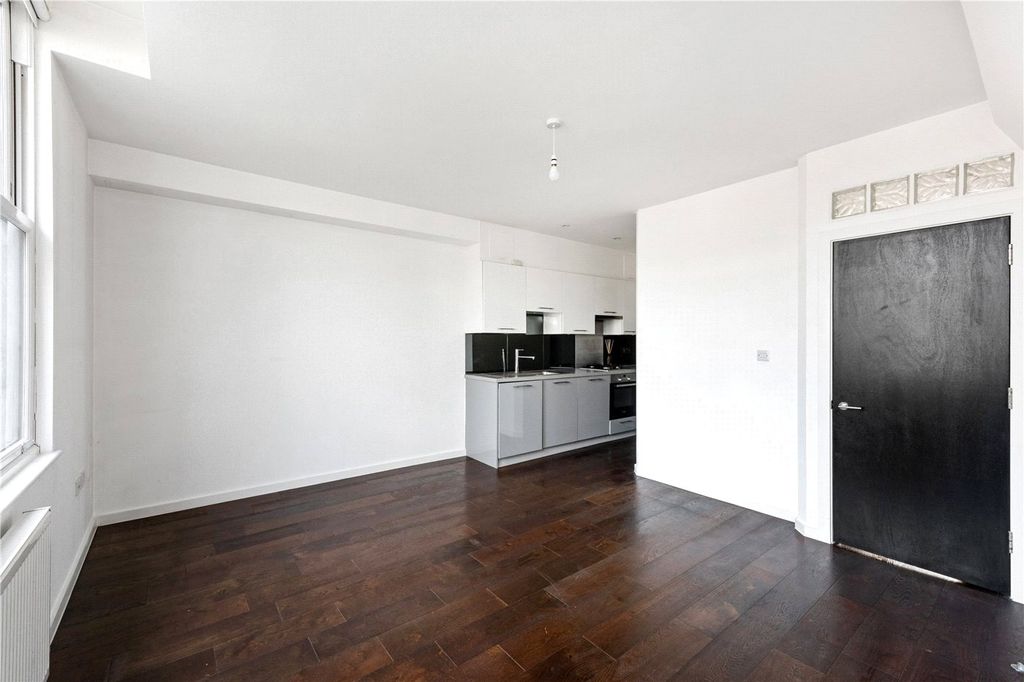 Property photo 1 of 11 Picture No. 24