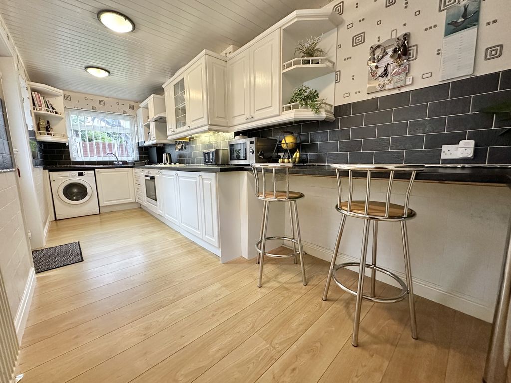 Property photo 2 of 34